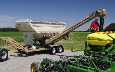 Handling Header Trailer & Seed Tender Sales in Nebraska
